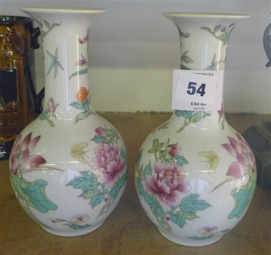 Pair Chinese vases(-)